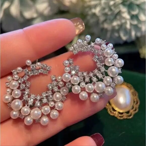 Faux Pearl & Rhinestone Round Stud  Earrings - Picture 2 of 4